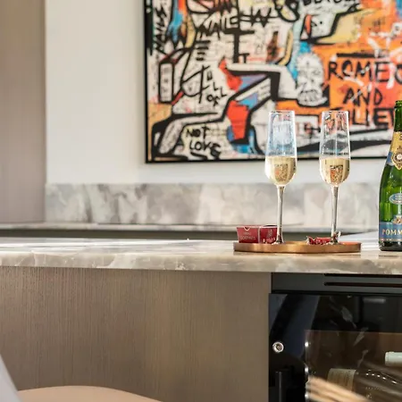 Aurelia Roc Hofborg Properties Apartment